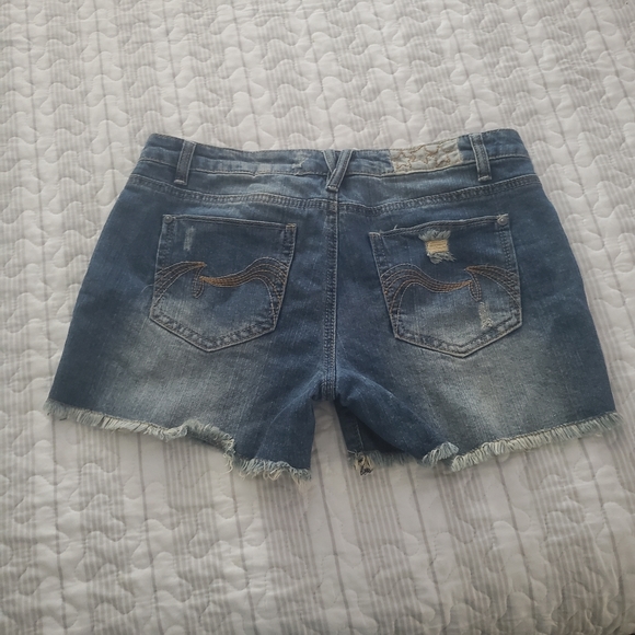 Distressed Shorts size 11 - Picture 8 of 8